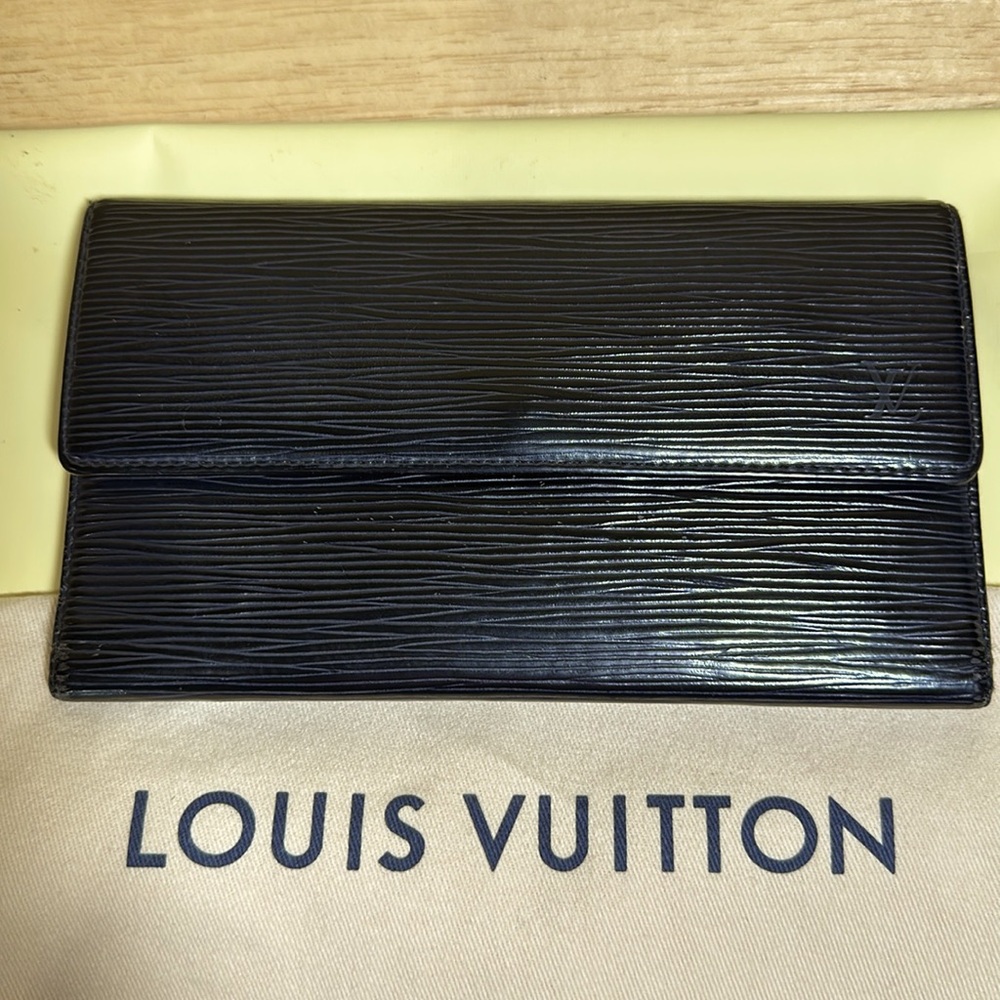 Louis Vuitton Epi Leather Porte Tresor International Wallet